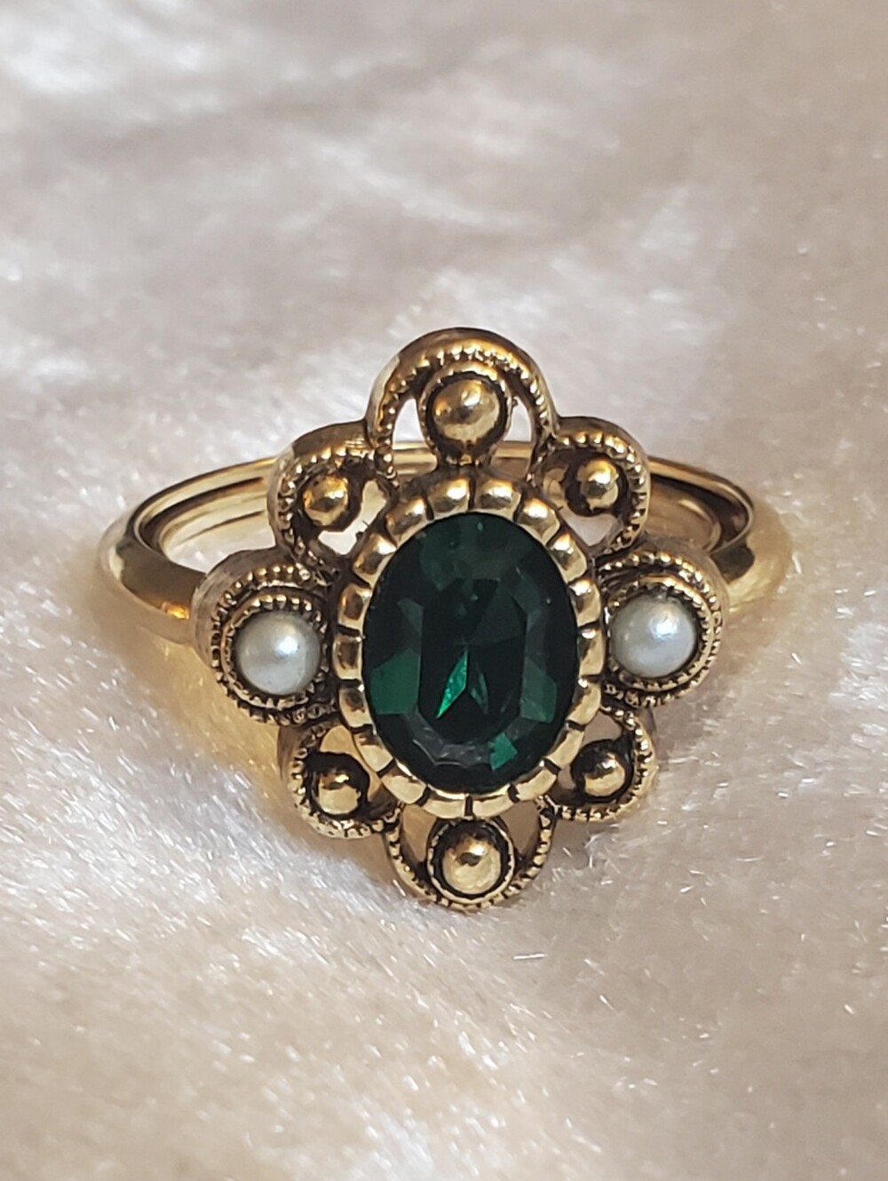 Vintage AVON Victorian Reviva 70'sl Versailles Emerald Green & Pearl Ring Sz 9
